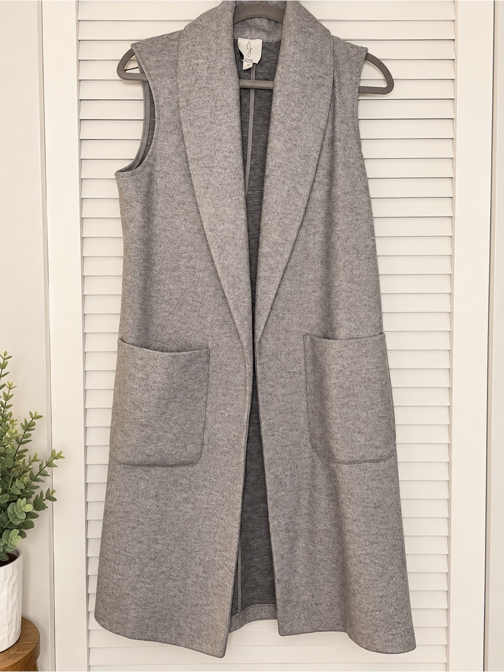 Sleeveless Open Front Long Vest in Light Gray